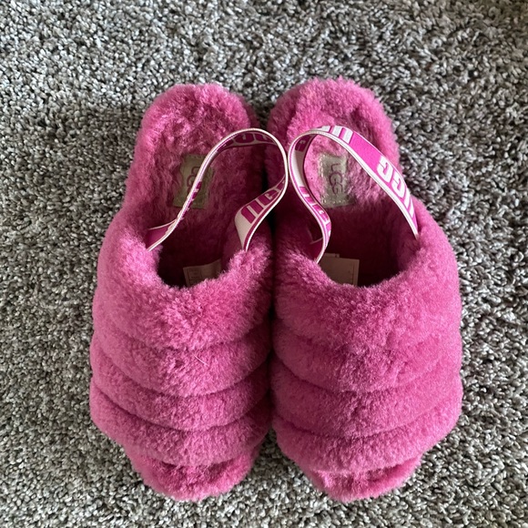 Ugg Fluff Yeah Slide in Magenta - Picture 2 of 2